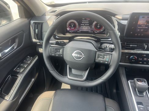 Used 2026 Nissan Pathfinder SL FWD image 14