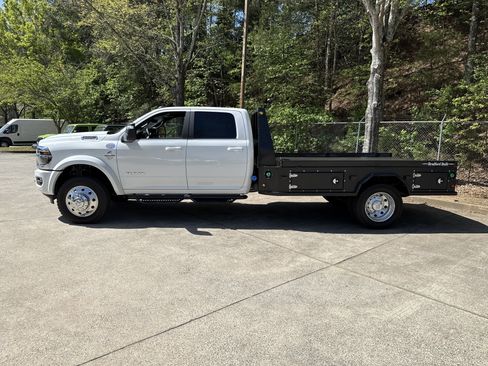 New 2026 RAM 5500 4x4 Crew Cab w/ Laramie Trim Package image 4