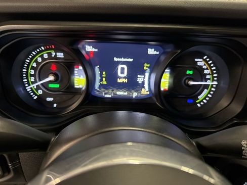 Used 2024 Jeep Wrangler Unlimited Sahara AWD/4WD image 14