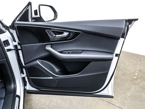 Used 2024 Audi Q8 Premium Plus image 25