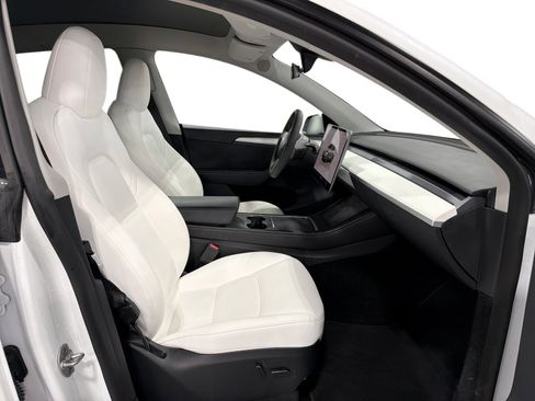 Certified 2023 Tesla Model Y AWD image 26