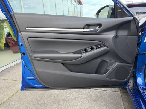 Used 2025 Nissan Altima 2.5 SR w/ SR Premium Package image 11