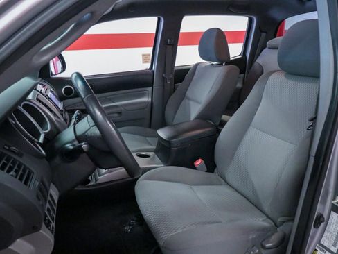 Used 2014 Toyota Tacoma PreRunner w/ SR5 Package image 10