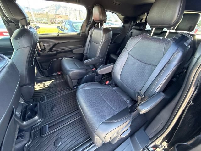 Used 2025 Toyota Sienna Limited FWD image 19