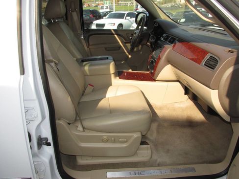 Used 2012 Chevrolet Suburban LTZ AWD/4WD image 28