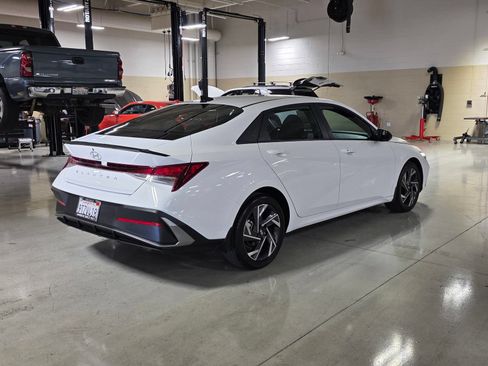 Certified 2025 Hyundai Elantra Sport FWD image 7
