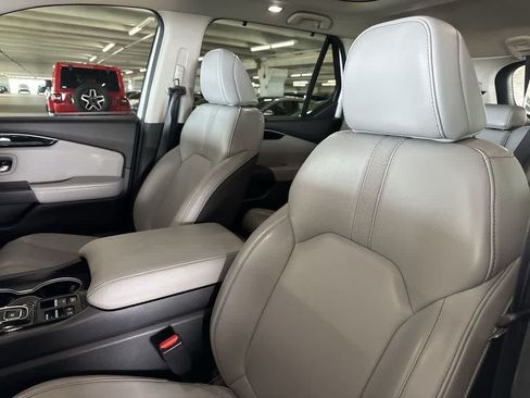 Used 2023 Honda Pilot Touring image 13