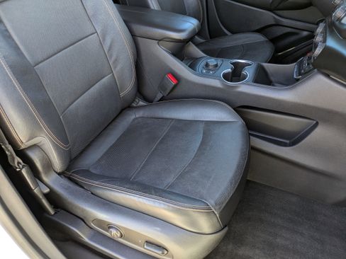 Used 2021 GMC Terrain SLT image 10