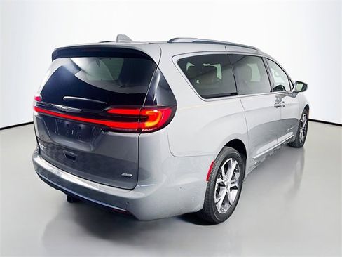 Used 2022 Chrysler Pacifica Pinnacle image 7
