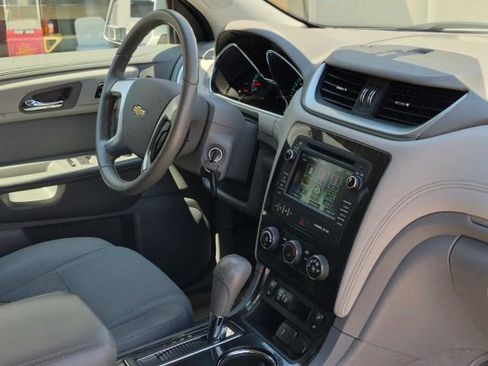 Used 2017 Chevrolet Traverse LT FWD image 15