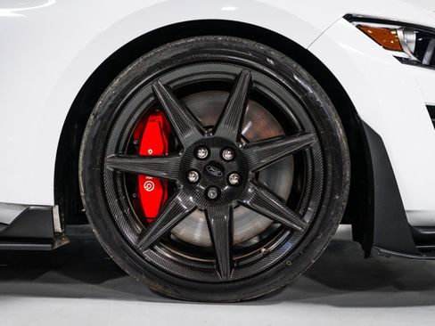 Used 2022 Ford Mustang Shelby GT500 w/ Carbon Fiber Track Pack RWD image 12