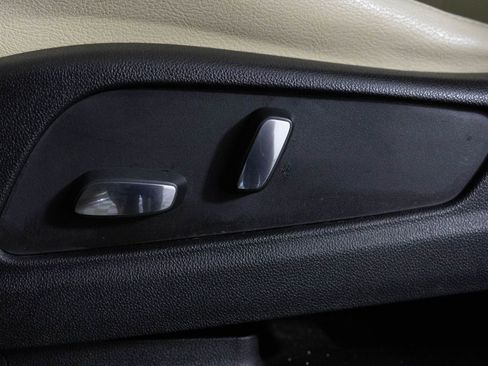 Used 2017 Cadillac XT5 FWD image 19