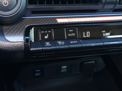 Used 2025 Toyota Prius XLE image 26