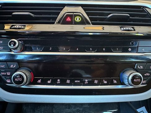 Used 2023 BMW 540i xDrive w/ Premium Package image 7