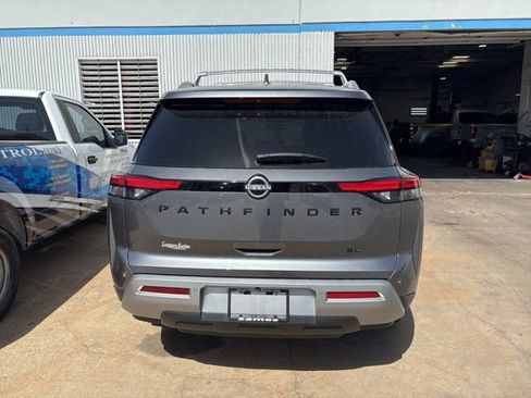 Used 2023 Nissan Pathfinder SL w/ Black Appearance Package image 15
