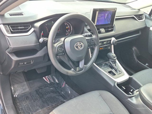 Used 2025 Toyota RAV4 XLE AWD/4WD image 17