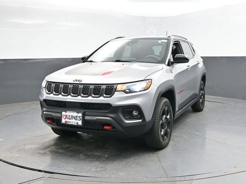 Used 2023 Jeep Compass Trailhawk AWD/4WD image 6