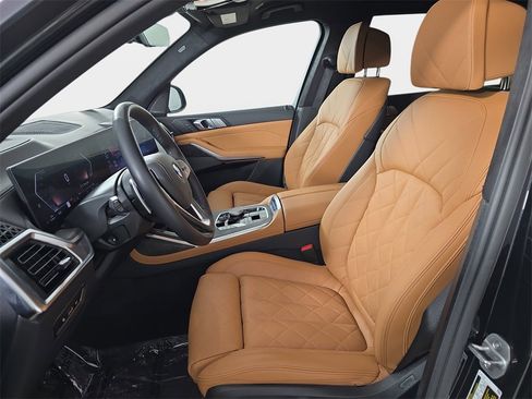 Used 2026 BMW X7 xDrive40i w/ Premium Package image 19