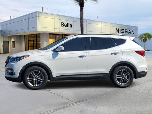 Used 2017 Hyundai Santa Fe Sport FWD image 2