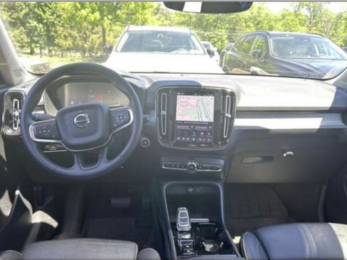 Used 2024 Volvo XC40 B5 Plus w/ Climate Package AWD/4WD image 6