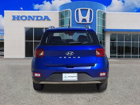 Used 2023 Hyundai Venue Limited image 4