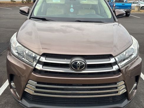 Used 2018 Toyota Highlander Limited image 2
