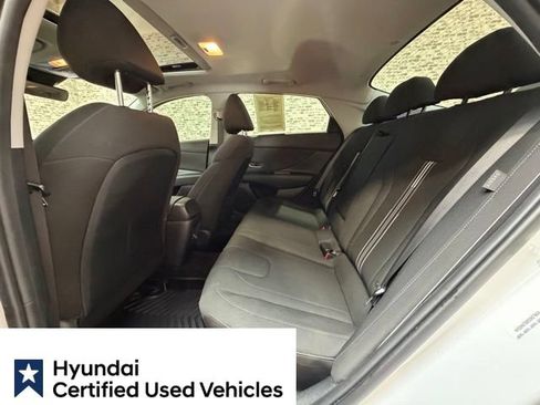 Certified 2025 Hyundai Elantra SEL FWD image 15