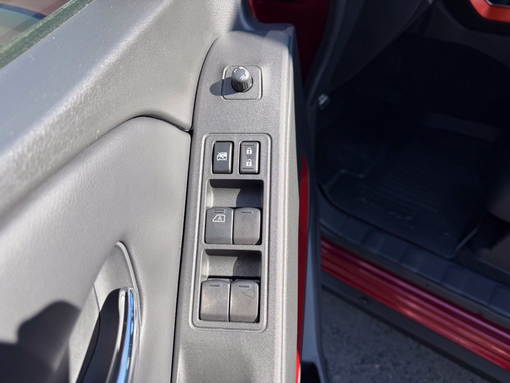 Used 2025 Nissan Frontier PRO-4X w/ Interior Protection Package AWD/4WD image 13