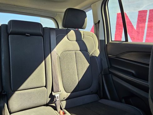 Used 2024 Jeep Grand Cherokee Laredo image 27