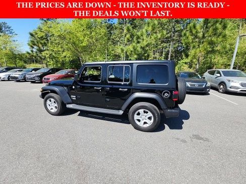 Used 2021 Jeep Wrangler Unlimited Sport AWD/4WD image 9