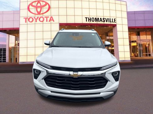 Used 2025 Chevrolet TrailBlazer LT image 2