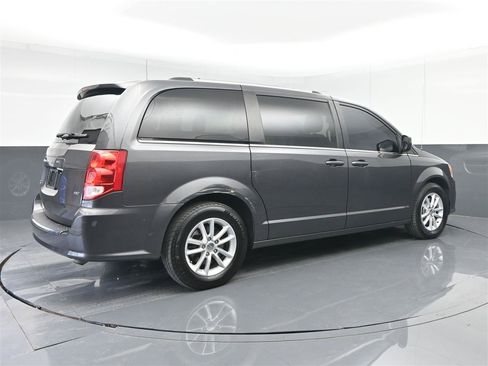 Used 2020 Dodge Grand Caravan SXT FWD image 5