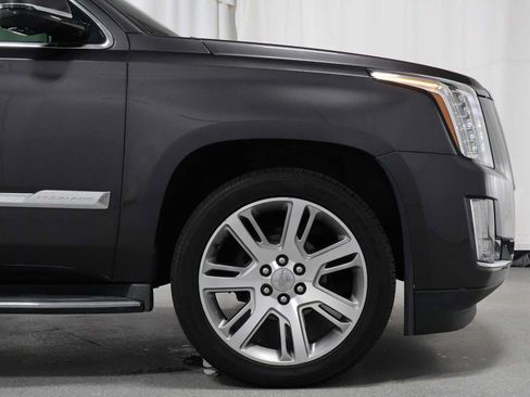 Used 2016 Cadillac Escalade ESV Luxury AWD/4WD image 11