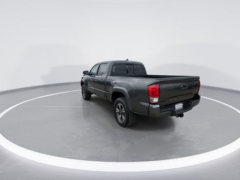 Used 2016 Toyota Tacoma TRD Sport w/ Towing Package image 11