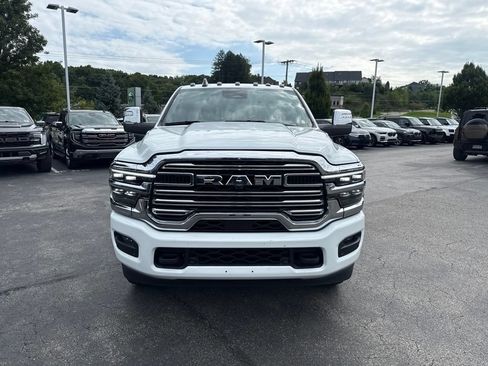 Used 2025 RAM 2500 Laramie AWD/4WD image 2
