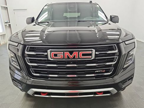 Used 2025 GMC Yukon XL AT4 w/ AT4 Premium Package AWD/4WD image 4