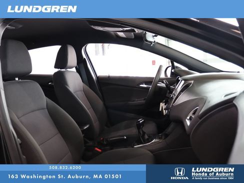 Used 2018 Chevrolet Cruze LT FWD image 15