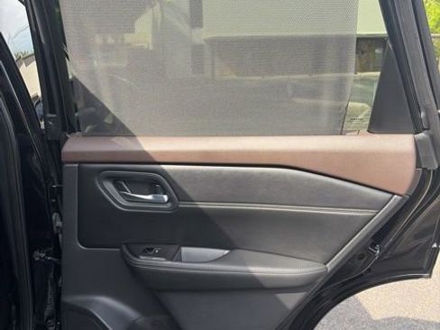 Used 2023 Nissan Rogue SL w/ SL Premium Package image 23