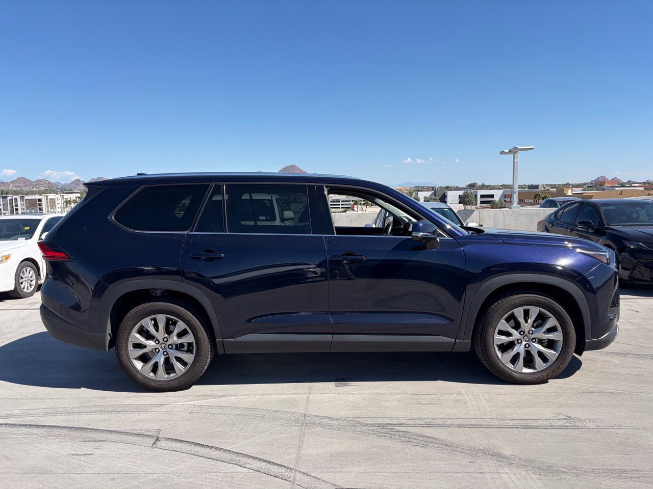 Used 2024 Toyota Grand Highlander AWD image 3