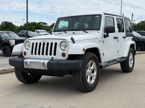 Used 2013 Jeep Wrangler Unlimited Sahara w/ Connectivity Group AWD/4WD image 2