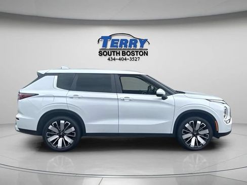 Used 2025 Mitsubishi Outlander SE FWD image 1