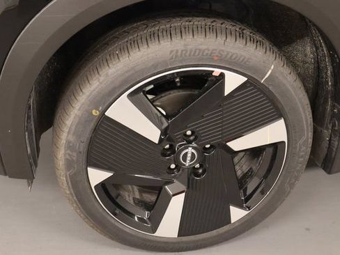 New 2026 Nissan Kicks SR w/ SR Premium Package FWD image 8