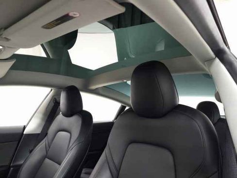 Used 2023 Tesla Model 3 Standard Range image 16