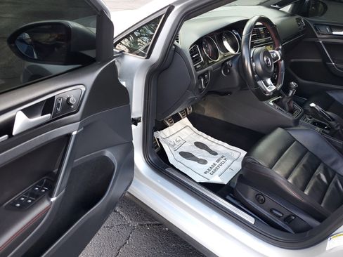 Used 2016 Volkswagen GTI Autobahn w/ Lighting Package (SEL) image 13