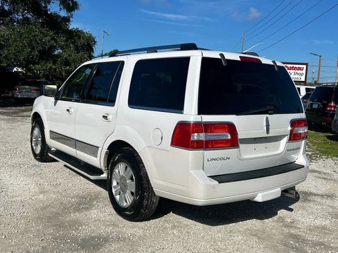 Used 2009 Lincoln Navigator 4WD image 3