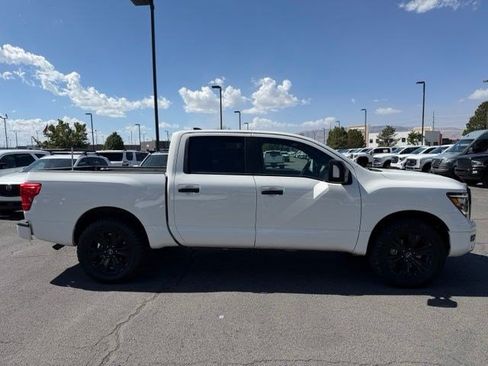 Used 2023 Nissan Titan SV w/ SV Convenience Package AWD/4WD image 11
