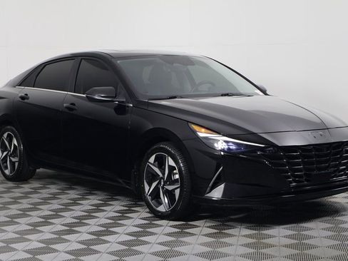 Used 2023 Hyundai Elantra Limited image 3