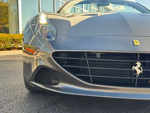 Used 2016 Ferrari California T image 35