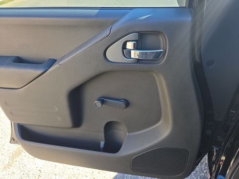 Used 2015 Nissan Frontier S image 29