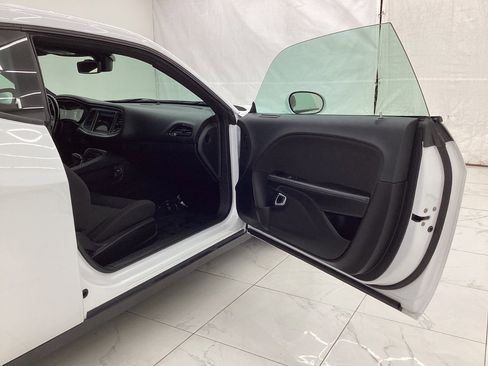 Used 2019 Dodge Challenger SXT RWD image 17